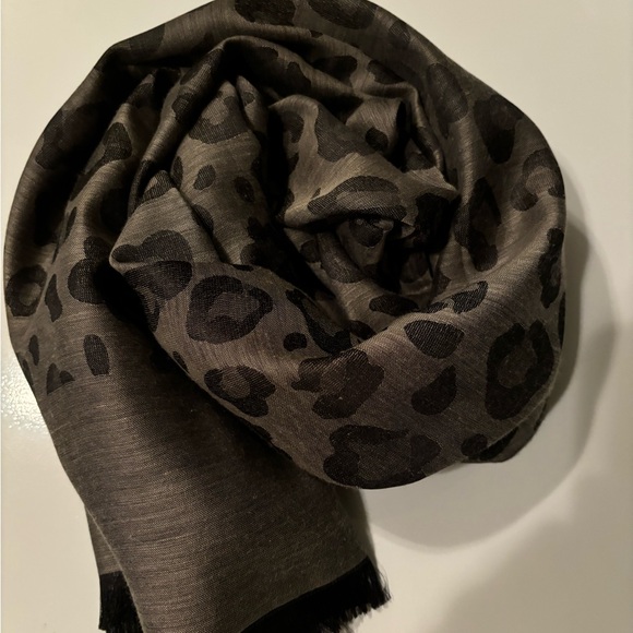 Animal Print Scarf Black Gray - Picture 1 of 5